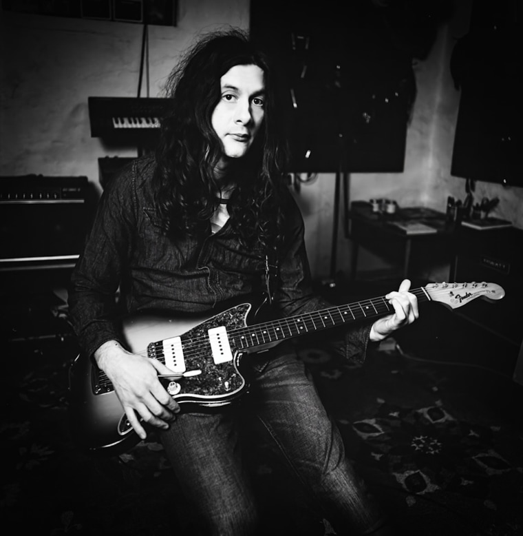 Kurt Vile announces new EP, shares “Another good year for the roses”