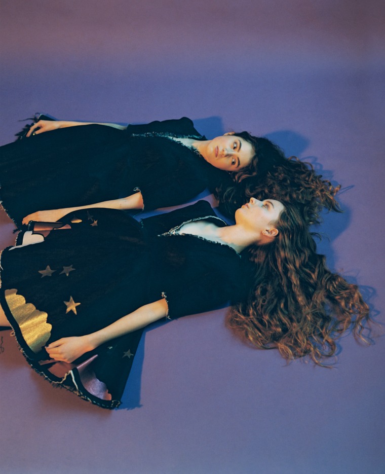 U.K. Psych-Pop Duo Let’s Eat Grandma Announces Debut Album <i>I, Gemini</i>