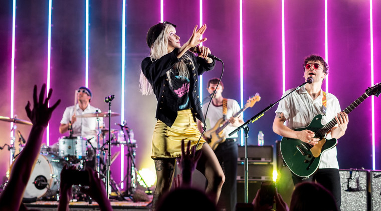 Hayley Williams stops Paramore concert to kick out two disruptive fans
