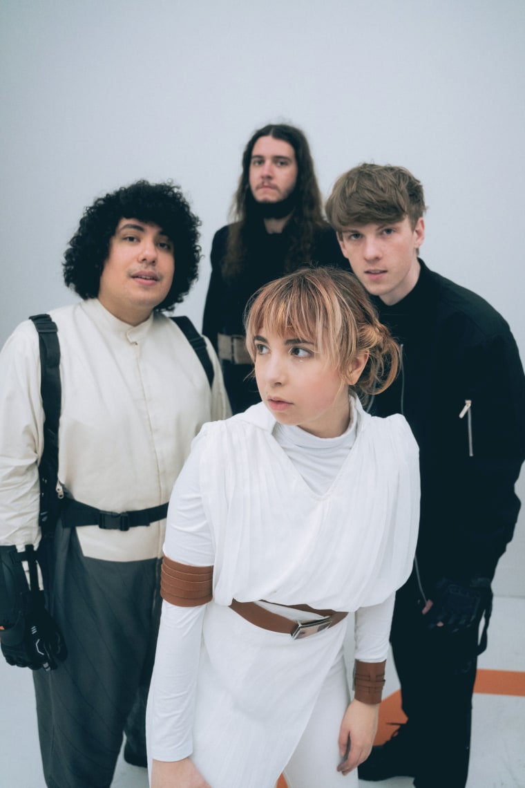 Beach Bunny share “Fire Escape,” announce new album 