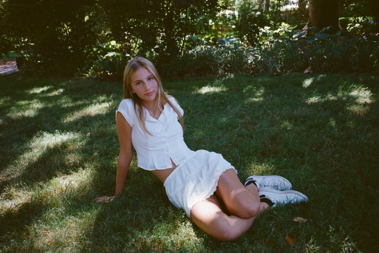 I can’t help but like Romy Mars’ nepo-pop
