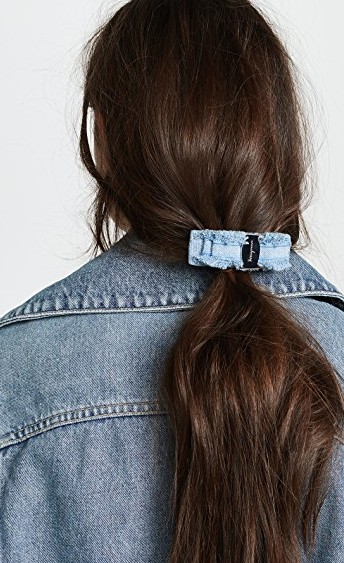 The chunky hair clip is back, and we are very into it