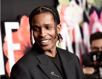 一名$AP Rocky因涉嫌枪击而受到两项袭击指控