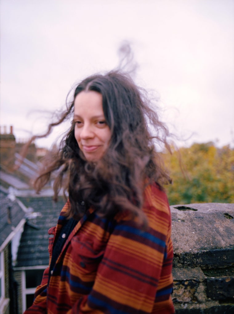 Tirzah splashes around in new “Recipe” video