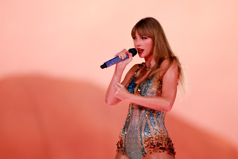 Report: NFL asks networks to promote Taylor Swift concert film for free