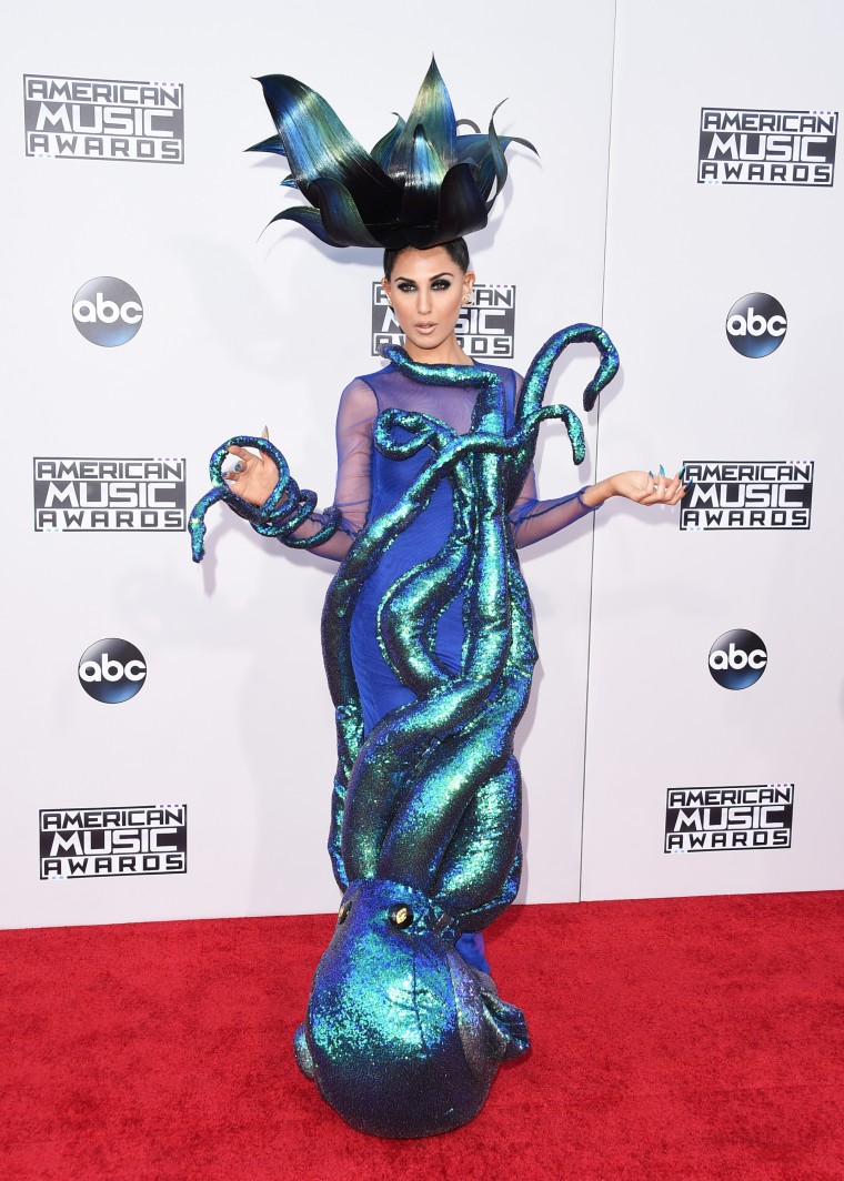 All The Looks You Need To See From The AMAs