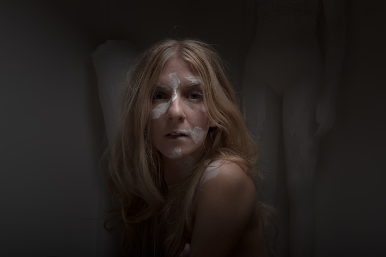 iamamiwhoami’s ionnalee explores the dark side of synth-pop in a new version of “GONE”