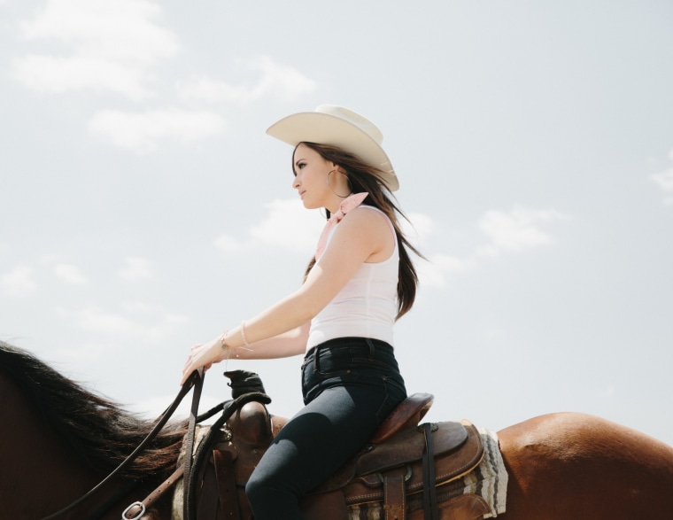 Kacey Musgraves announces new album <i>Golden Hour</i>