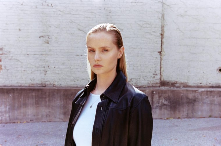 Charlotte Day Wilson drops “Mountains”