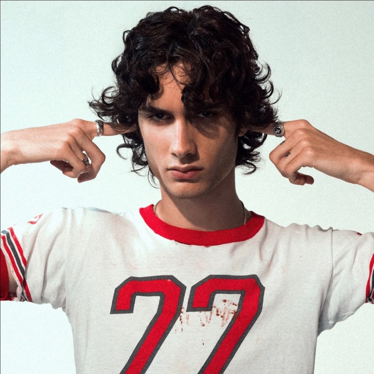 Sombr says all ages welcome at his shows after negative TikTok review