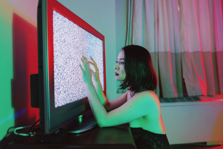 Mitski shares “Two Slow Dancers” 