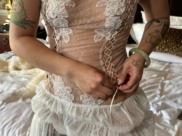 SAILORR reps her Vietnamese roots on the red carpet