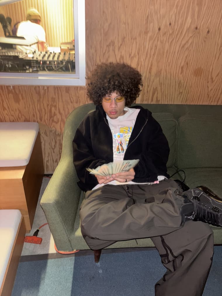 The Opener: username makes footwork that’s as fried as his feed