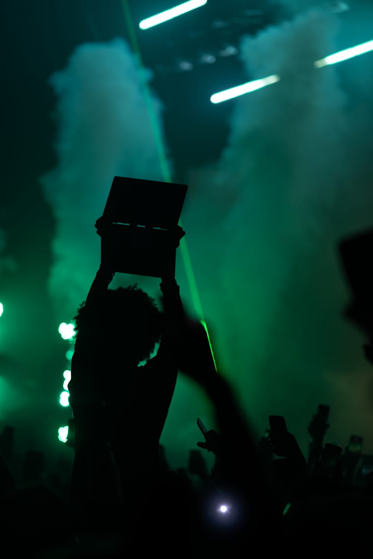 20 photos with aura from the <i>xperiment</i> tour in Brooklyn